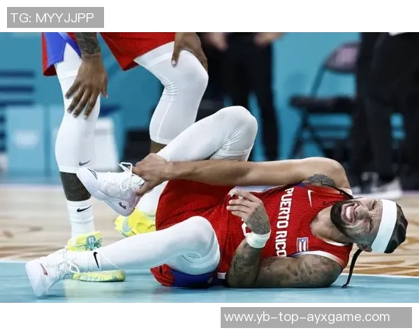 阿尔瓦拉多腿部受伤紧急返回更衣室希望尽快恢复状态