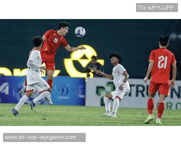 广东队逆转中国香港姜至鹏禁区小角度射门精彩破门助力胜利 广东队逆转中国香港姜至鹏禁区小角度射门精彩破门助力胜利